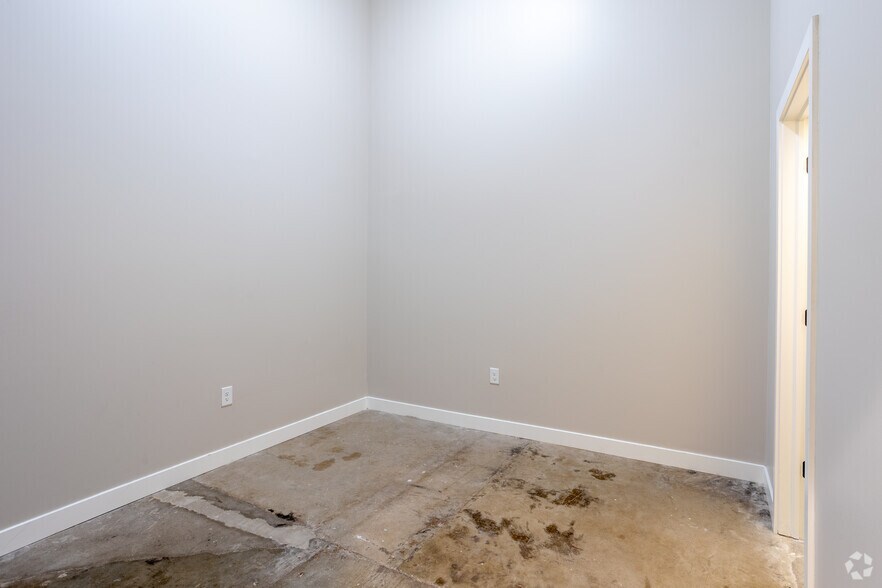 More Photos Of 717 Locust St, Des Moines Apartments For Lease