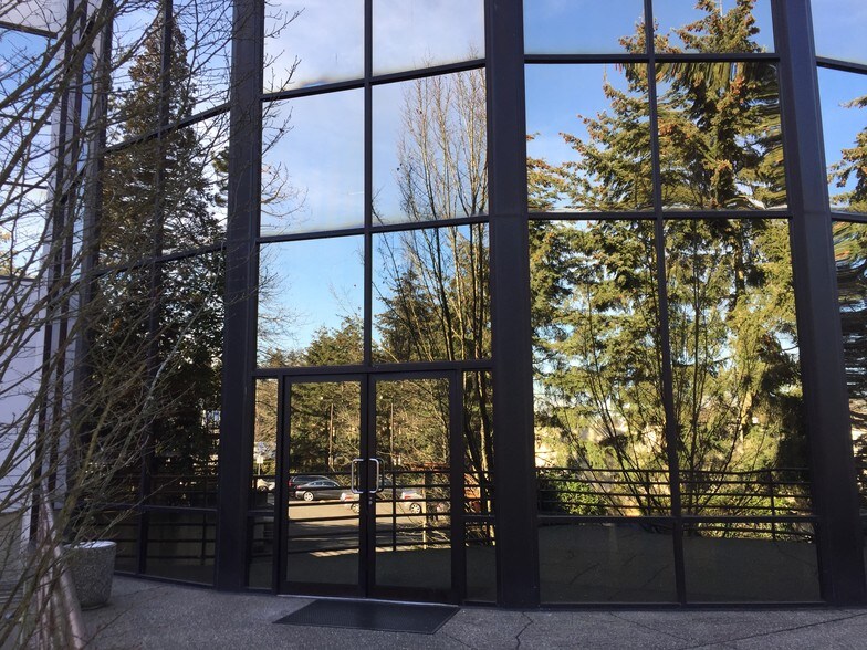 More Photos Of 8525 120th Ave NE, Kirkland Office For Lease