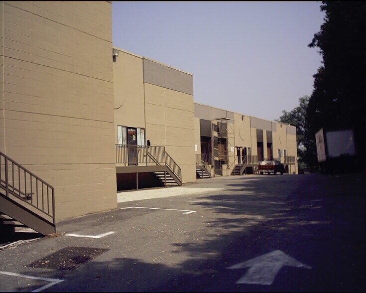 More Photos Of 8741 Ashwood Dr, Capitol Heights Warehouse For Lease
