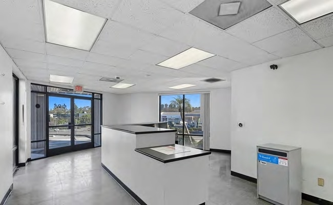 More Photos Of 9690-9694 Black Mountain Rd, San Diego Service For Lease