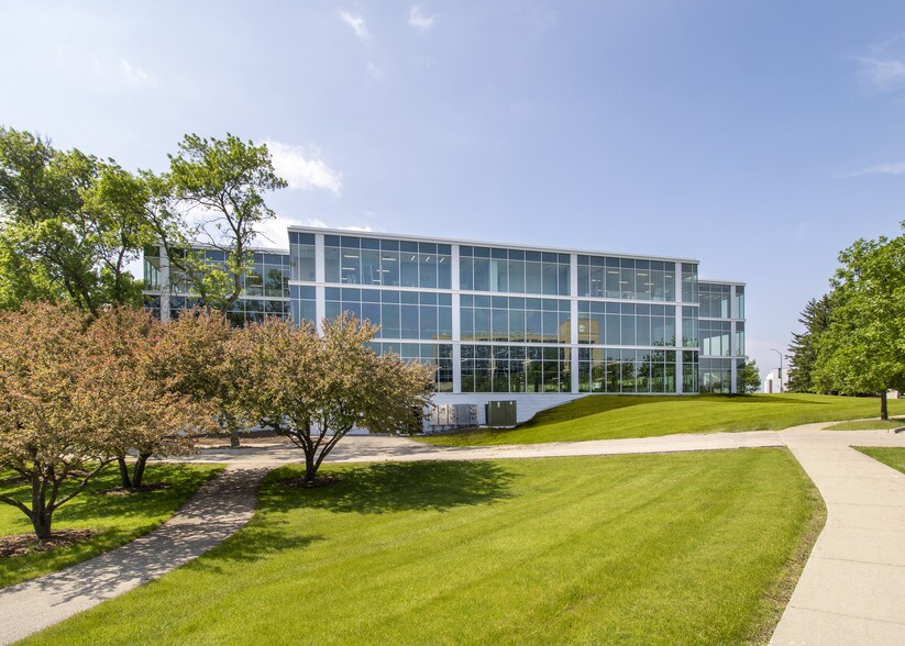 More Photos Of 10401 Innovation Dr, Wauwatosa Office For Lease