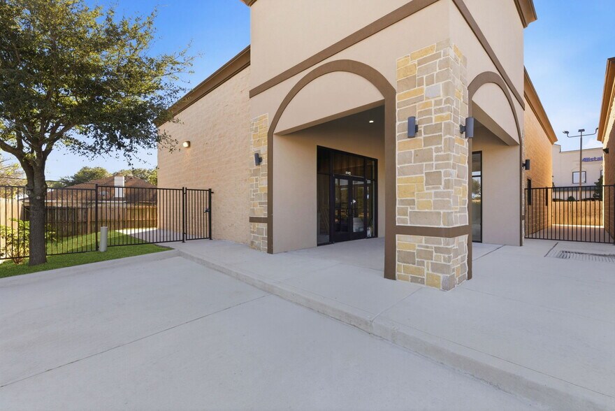 More Photos Of 8719 Highway 6 N, Houston Freestanding For Lease