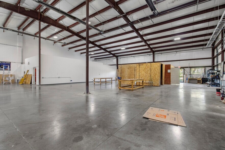 More Photos Of 13 Parkway Dr, Plainfield Warehouse For Lease