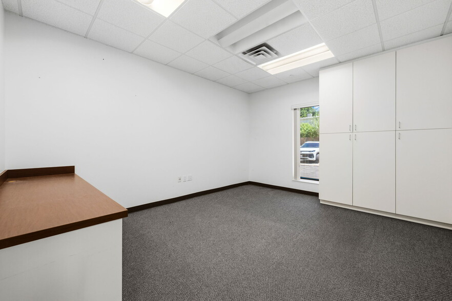 More Photos Of 901 W 18th St, Houston Warehouse For Sale