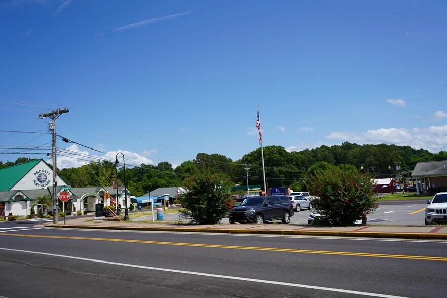 More Photos Of 1817 Jh Obryan Ave, Grand Rivers Storefront Retail Residential For Sale