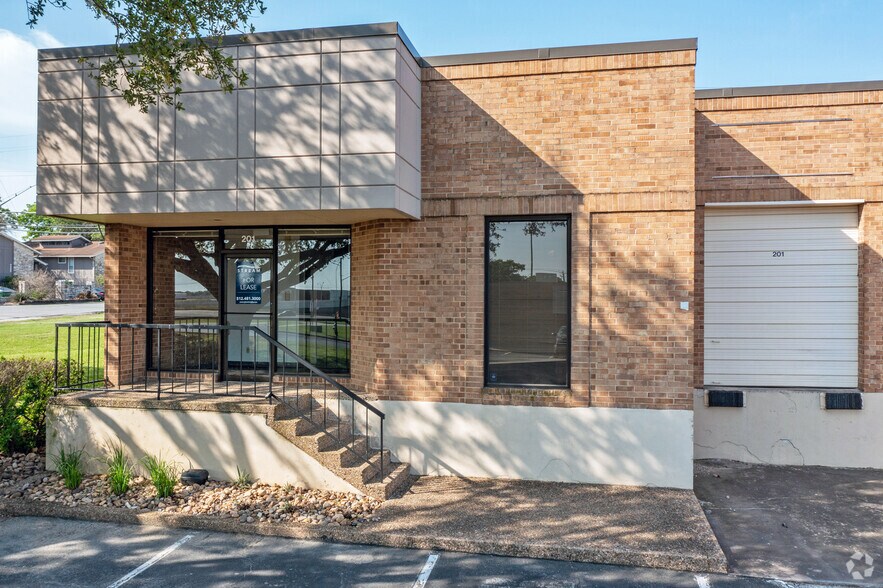 More Photos Of 8868 Research Blvd, Austin Unknown For Lease