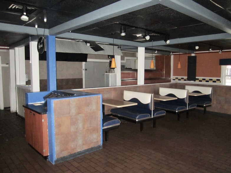 More Photos Of 1060 Madison Ave, Mankato Fast Food For Lease