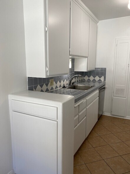 More Photos Of 751 N Hayworth Ave, Los Angeles Apartments For Sale