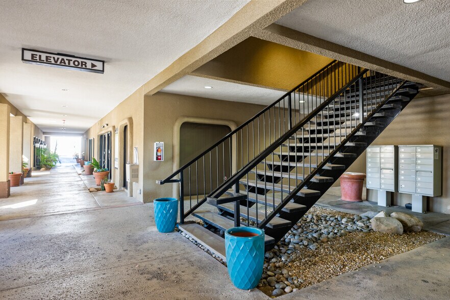 More Photos Of 73255 El Paseo, Palm Desert Storefront Retail Office For Lease