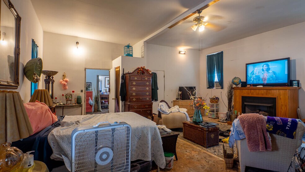 More Photos Of 385 Main St, Mammoth Spring General Retail For Sale