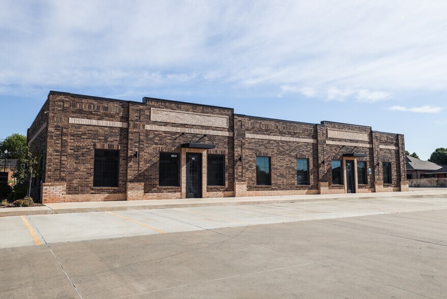 More Photos Of 16542 N May Ave, Edmond Office For Lease