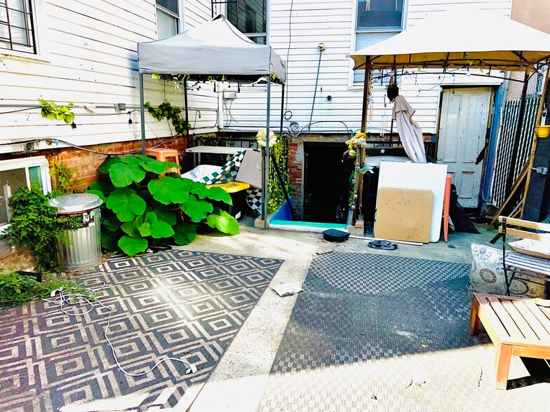 More Photos Of 128 India St, Brooklyn Storefront Retail Residential For Sale
