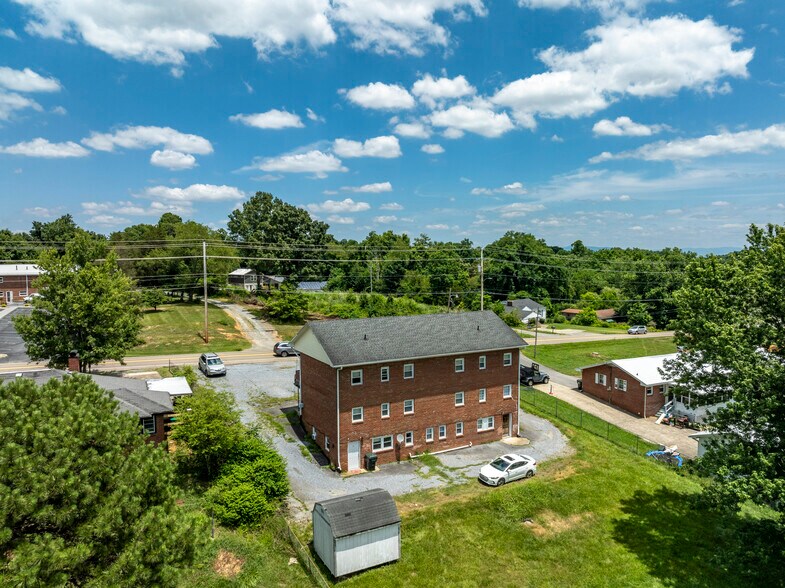 More Photos Of 3411 W Walnut St, Johnson City Apartments For Sale