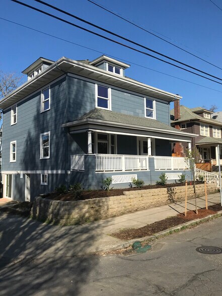 Primary Photo Of 1035 SE 14th Ave, Portland Apartments For Sale