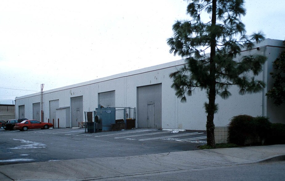 More Photos Of 21200-21212 Nordhoff St, Chatsworth Warehouse For Lease