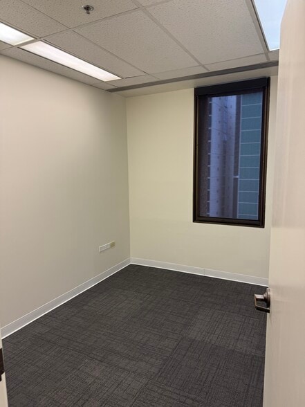 More Photos Of 1600 Kapiolani Blvd, Honolulu Office For Lease