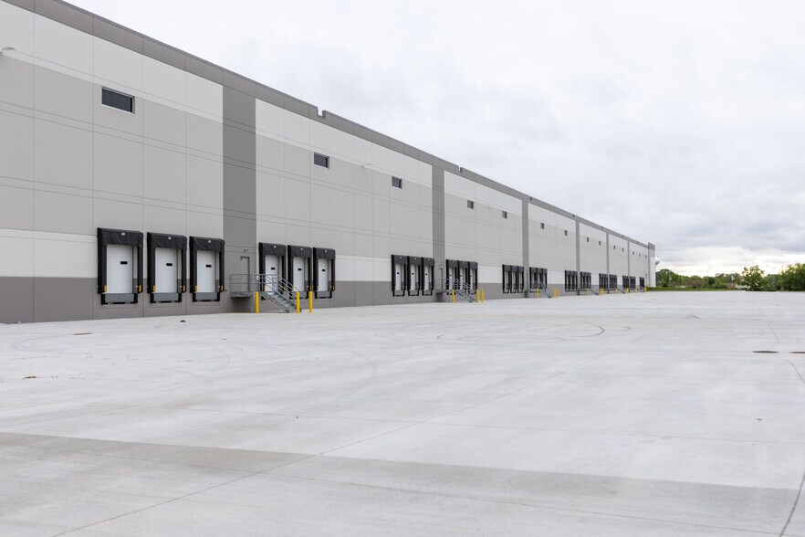 More Photos Of 16799 Cicero Ave, Oak Forest Distribution For Lease