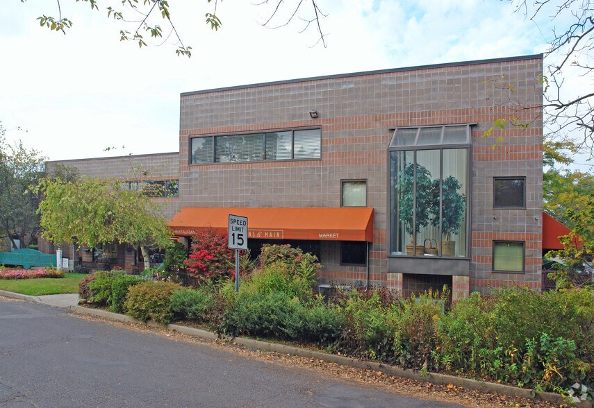 More Photos Of 100 S Main St, Sayville Office For Lease