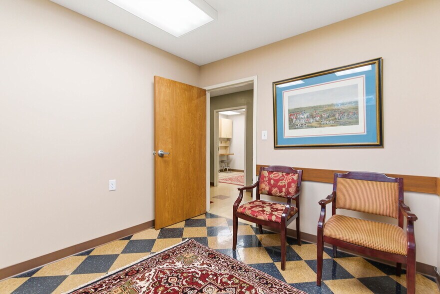 More Photos Of 3208 College Dr, Louisville Office For Sale
