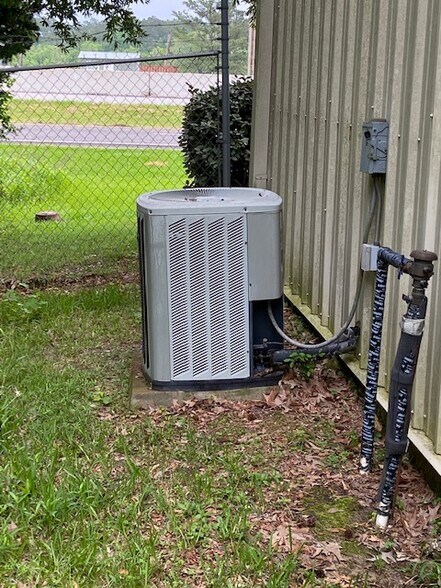 More Photos Of 8825 Eastex Fwy, Beaumont Warehouse For Lease