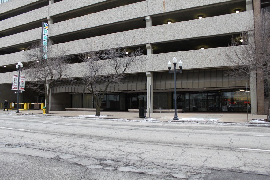 More Photos Of 207 SW Adams St, Peoria Office For Sale