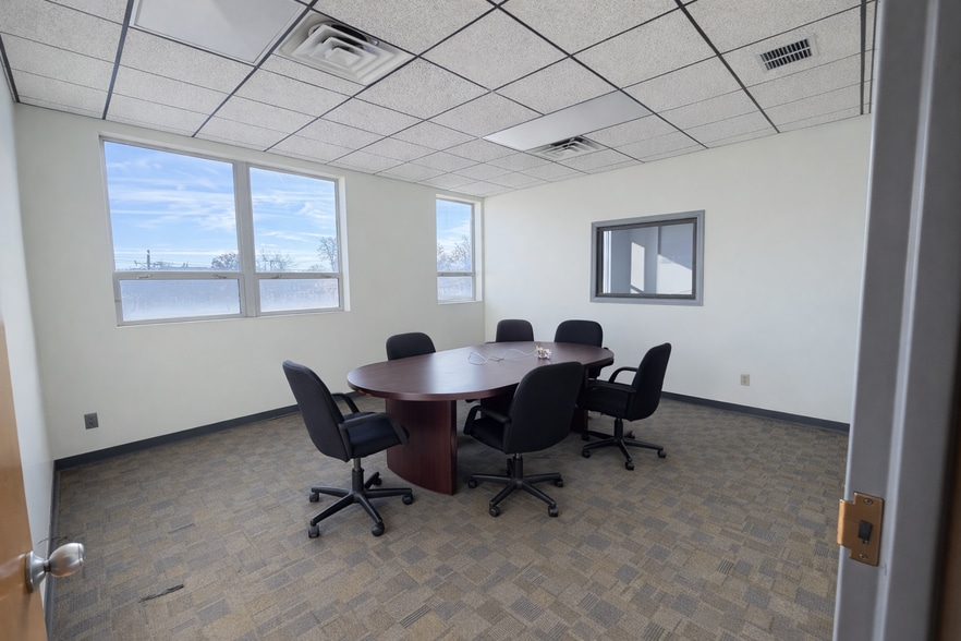 More Photos Of 205 E 1st Ave, Roselle Warehouse For Lease