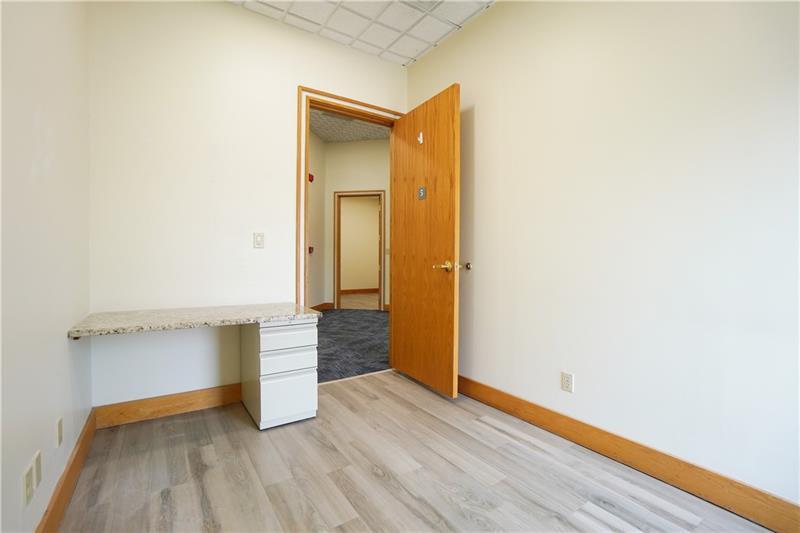 More Photos Of 10431 Perry Hwy, Wexford Office For Sale