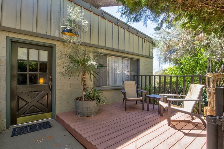 More Photos Of 13383 Sierra Way, Kernville Hotel For Sale