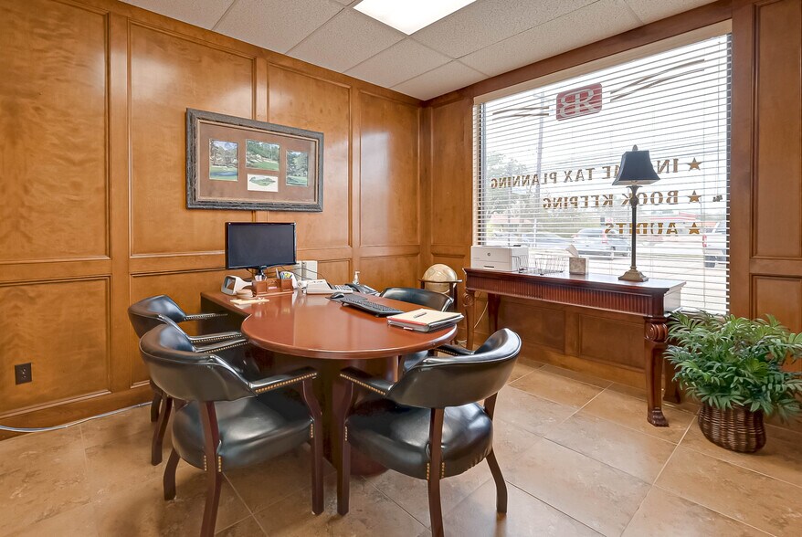 More Photos Of 3512 Avenue I, Rosenberg Office For Lease