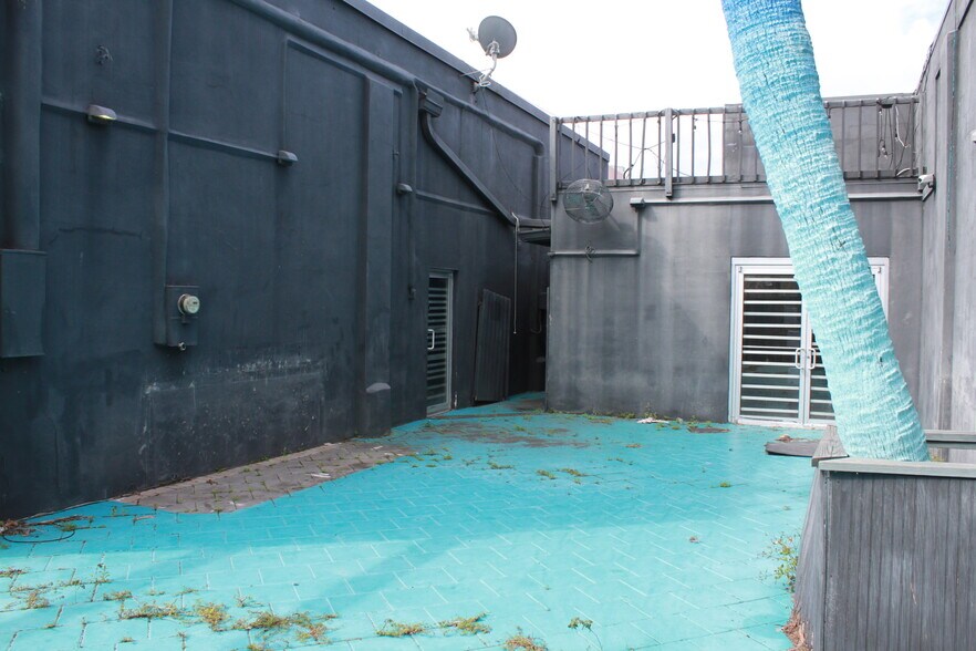 More Photos Of 47 W Amelia St, Orlando Bar For Sale