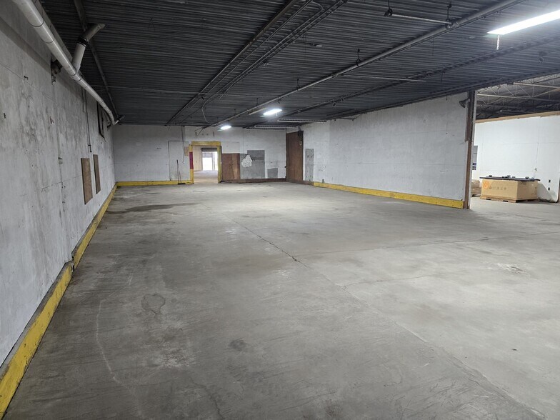 More Photos Of 15500 Woodrow Wilson St, Detroit Industrial For Lease