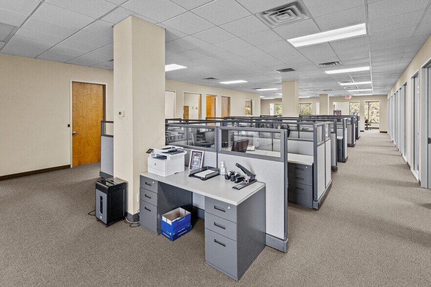 More Photos Of 901 Waterfall Way, Richardson Office For Sale