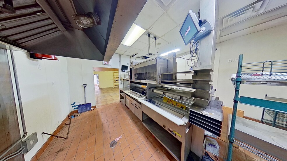 More Photos Of 390 Eighth Ave, New York Freestanding For Lease