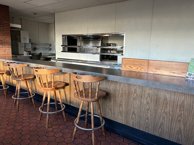 More Photos Of 10158 Niagara Falls Blvd, Niagara Falls General Retail For Lease