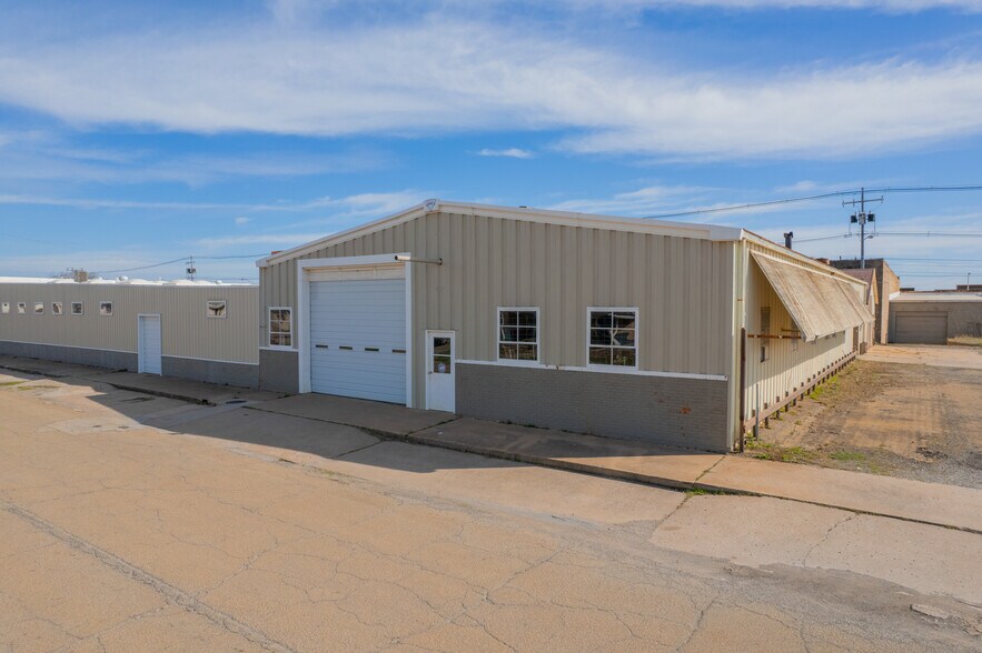 More Photos Of 221 N Cleveland Ave, Cushing Department Store For Sale