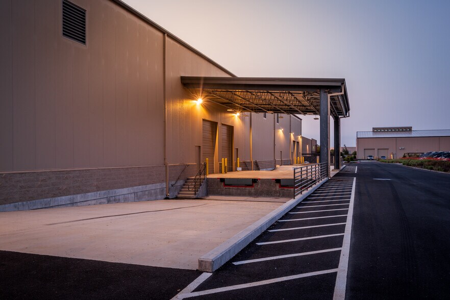 More Photos Of 1760 Copperhill Pky, Santa Rosa Warehouse For Sale