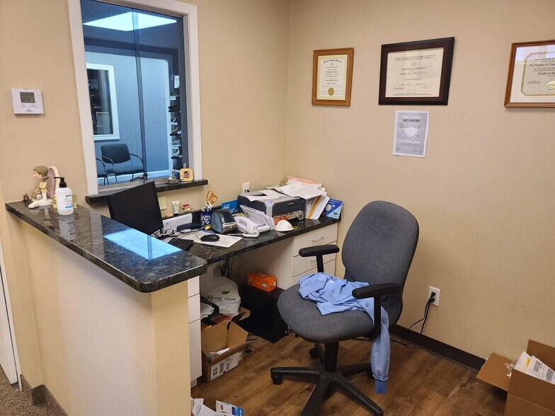 More Photos Of 35337 Warren Rd, Westland Medical For Sale