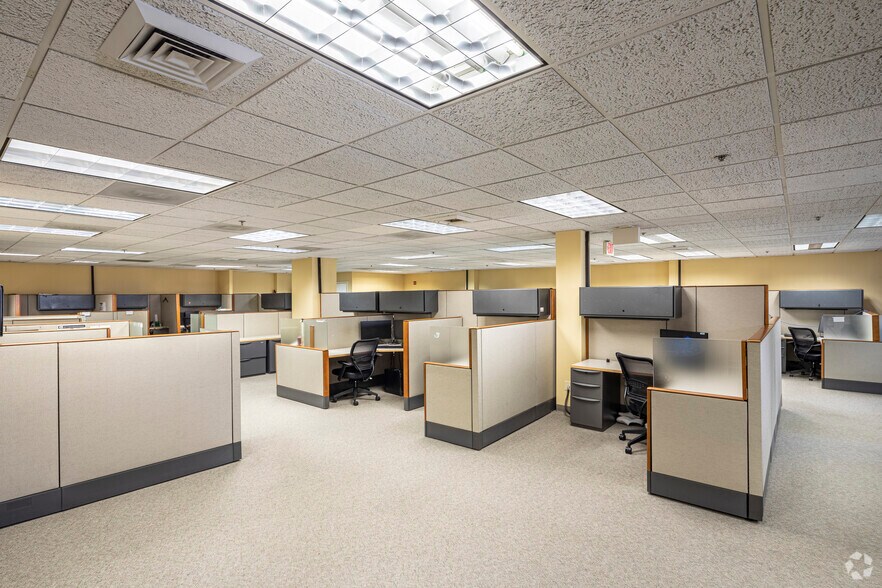 More Photos Of 2034 Eisenhower Ave, Alexandria Office For Lease