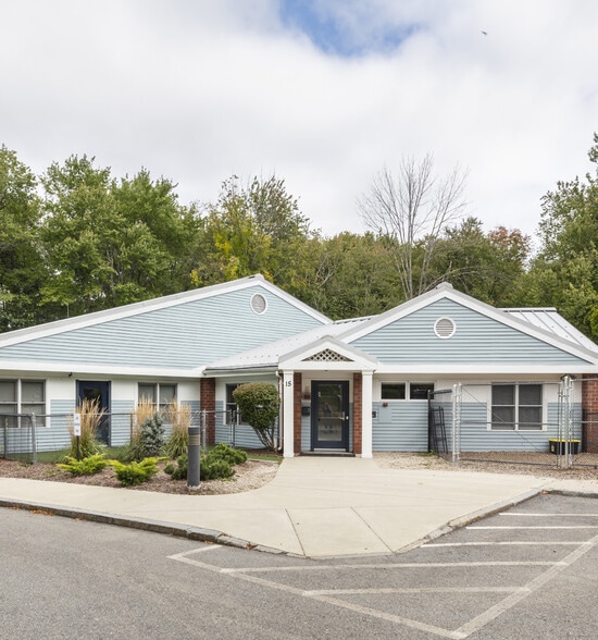 More Photos Of 10 New England Business Ctr, Andover Office For Lease
