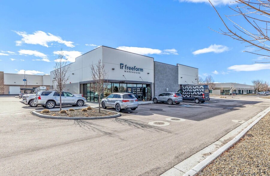 More Photos Of 9877 W Emerald St, Boise Flex For Lease