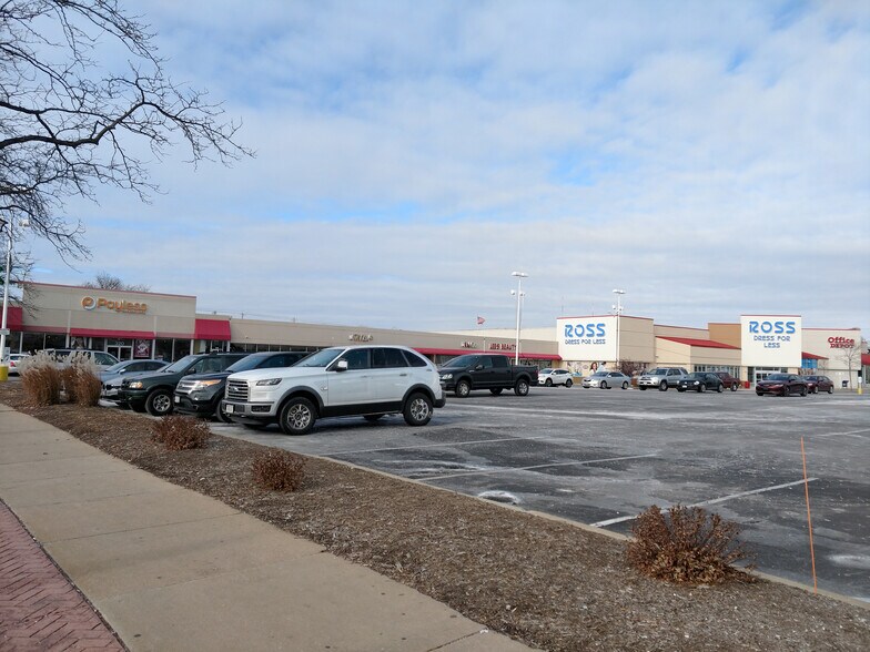 More Photos Of 320-380 E Capitol Dr, Milwaukee Unknown For Lease
