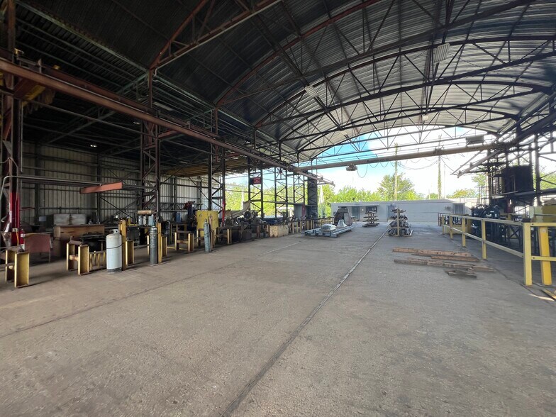 More Photos Of 5101 S 24th Ave, Tampa Manufacturing For Sale