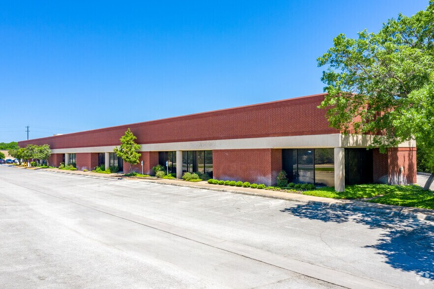 More Photos Of 3370 Nacogdoches Rd, San Antonio Research And Development For Lease