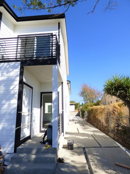 More Photos Of 6732 Irvine Ave, North Hollywood Apartments For Sale