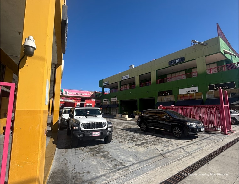 Primary Photo Of 1100 S San Pedro St, Los Angeles Storefront For Sale