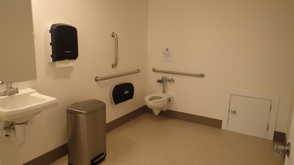 More Photos Of 1733 Washington Blvd, Easton Office For Sale