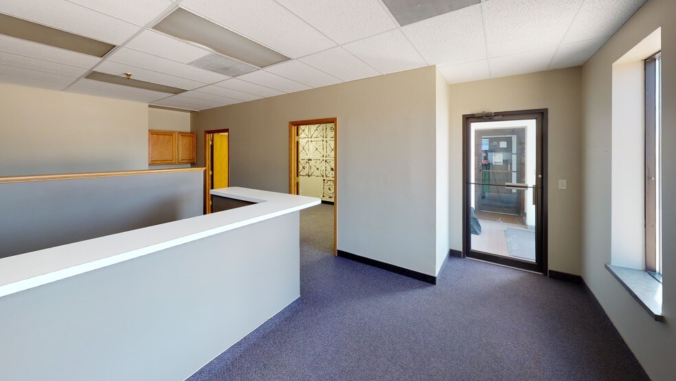 More Photos Of 110-114 S Rum River Dr, Princeton General Retail For Lease