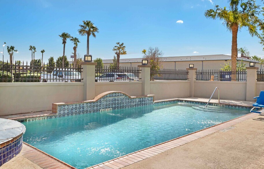 More Photos Of 7212 Eastpoint Blvd, Baytown Hotel For Sale