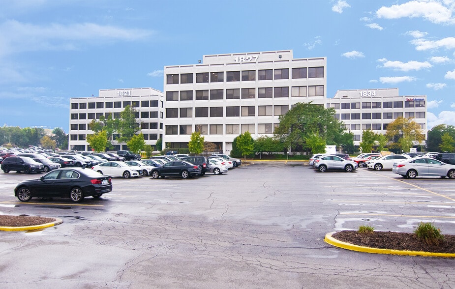 More Photos Of 1821 Walden Office Sq, Schaumburg Office For Lease