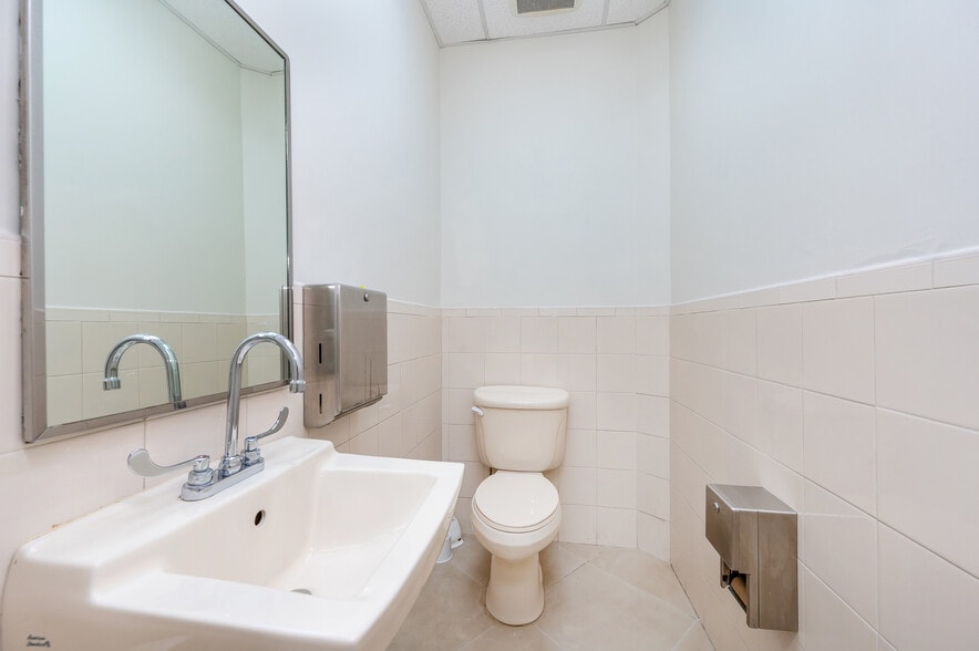 More Photos Of 6705 SW 57th Ave, Coral Gables Medical For Lease
